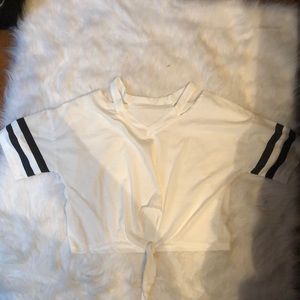 Open shoulder crop T-shirt